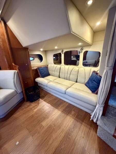 2007 Cruisers Yachts 370 Express