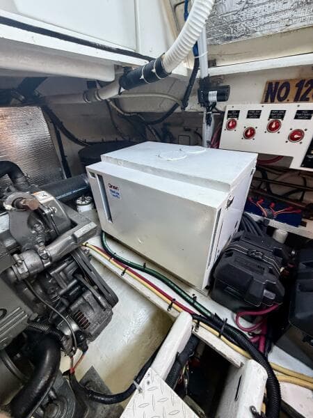 2007 Cruisers Yachts 370 Express