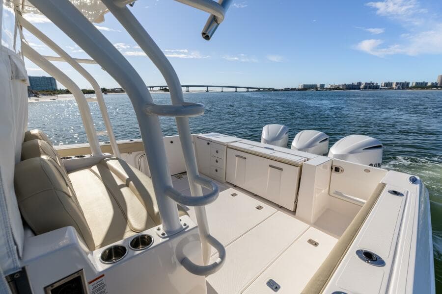 2019 Pursuit S 368 Moon Dogg Cockpit