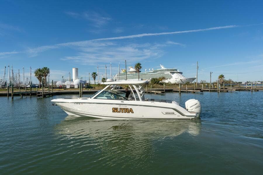 2017 Boston Whaler 320 Vantage Sutra