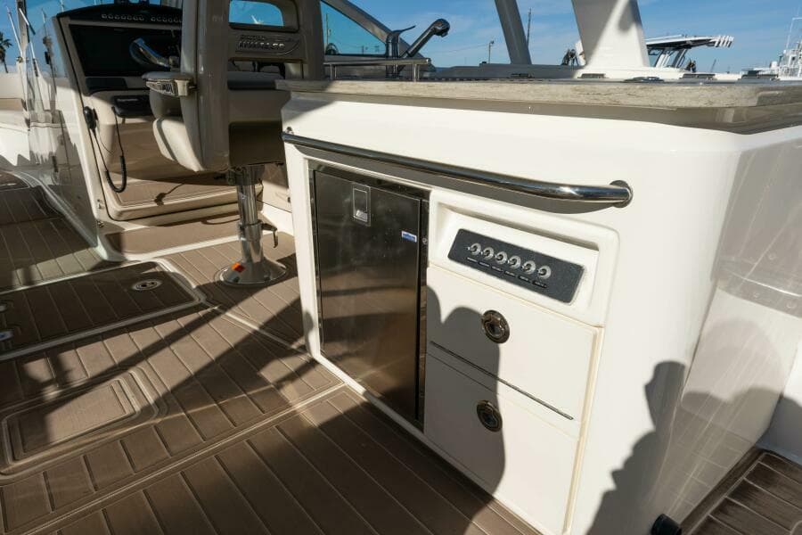 2017 Boston Whaler 320 Vantage Sutra