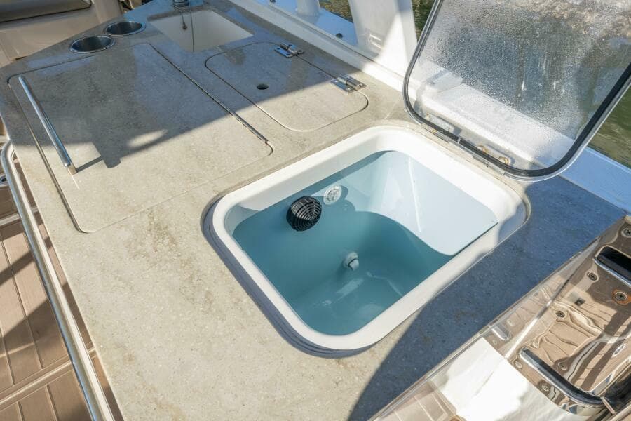 2017 Boston Whaler 320 Vantage Sutra