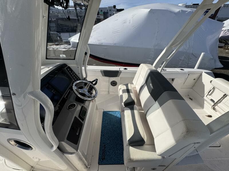 2020 Robalo R272