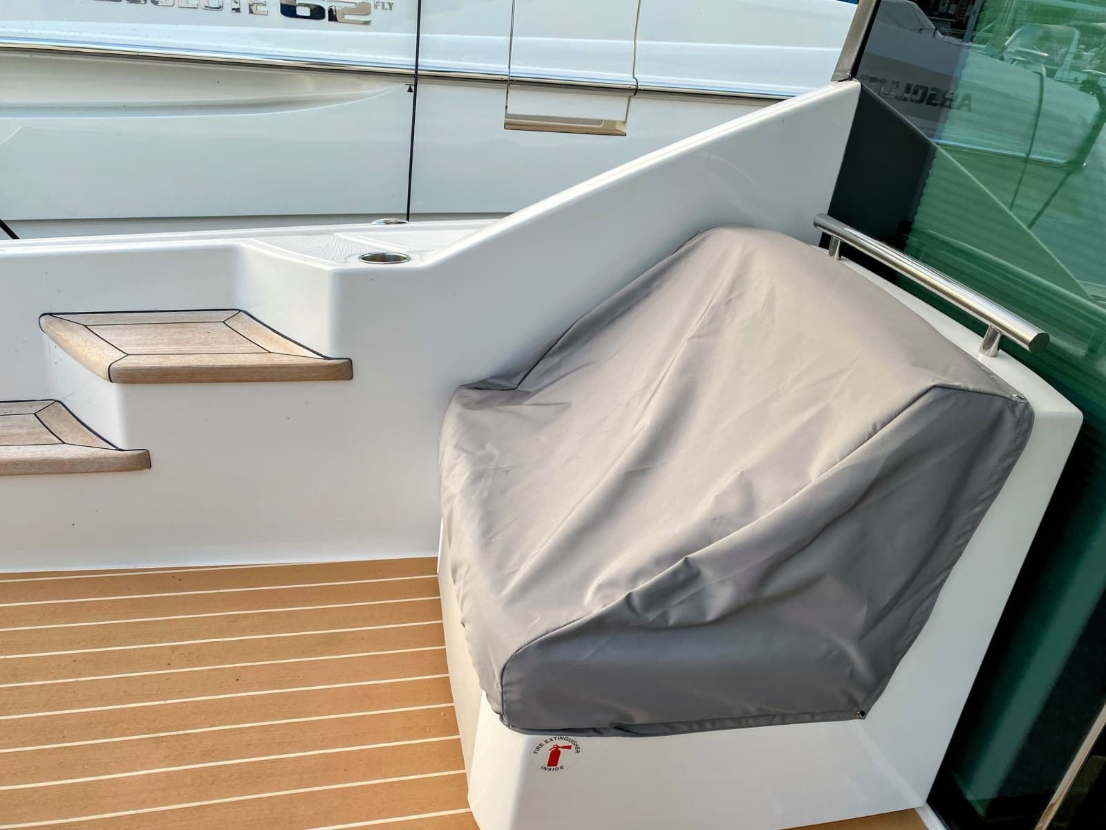 2014 Tiara Yachts 50 Coupe - Photo 18