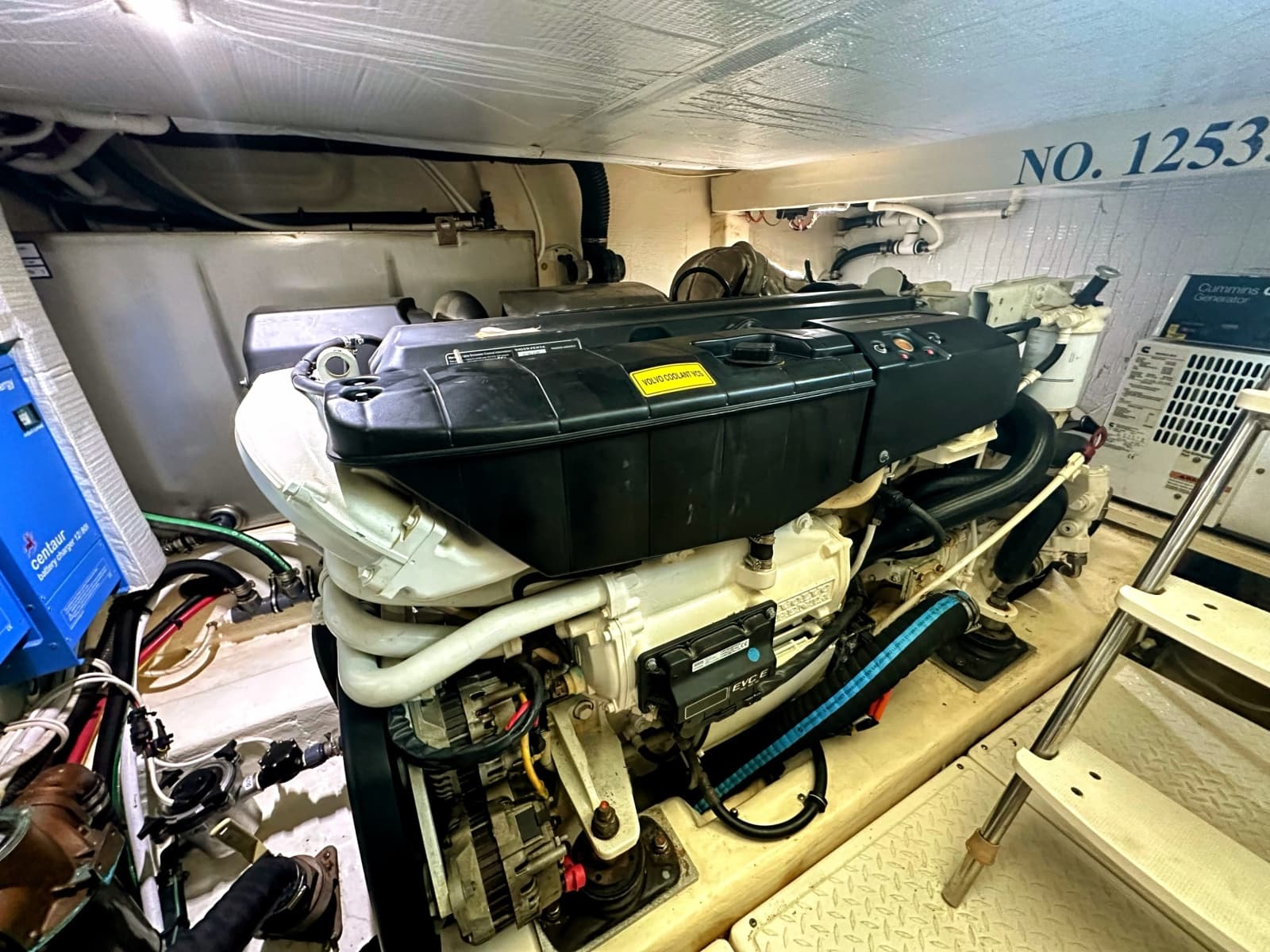 2014 Tiara Yachts 50 Coupe - Photo 39