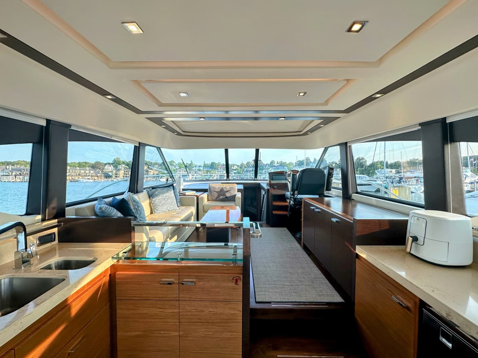 2014 Tiara Yachts 50 Coupe - Photo 22
