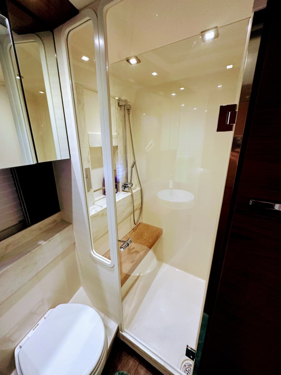 2014 Tiara Yachts 50 Coupe - Photo 27