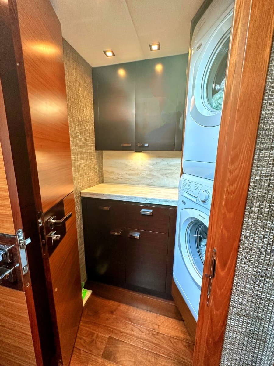2014 Tiara Yachts 50 Coupe - Photo 29