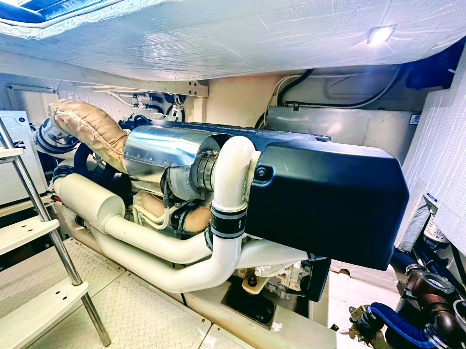 2014 Tiara Yachts 50 Coupe - Photo 40