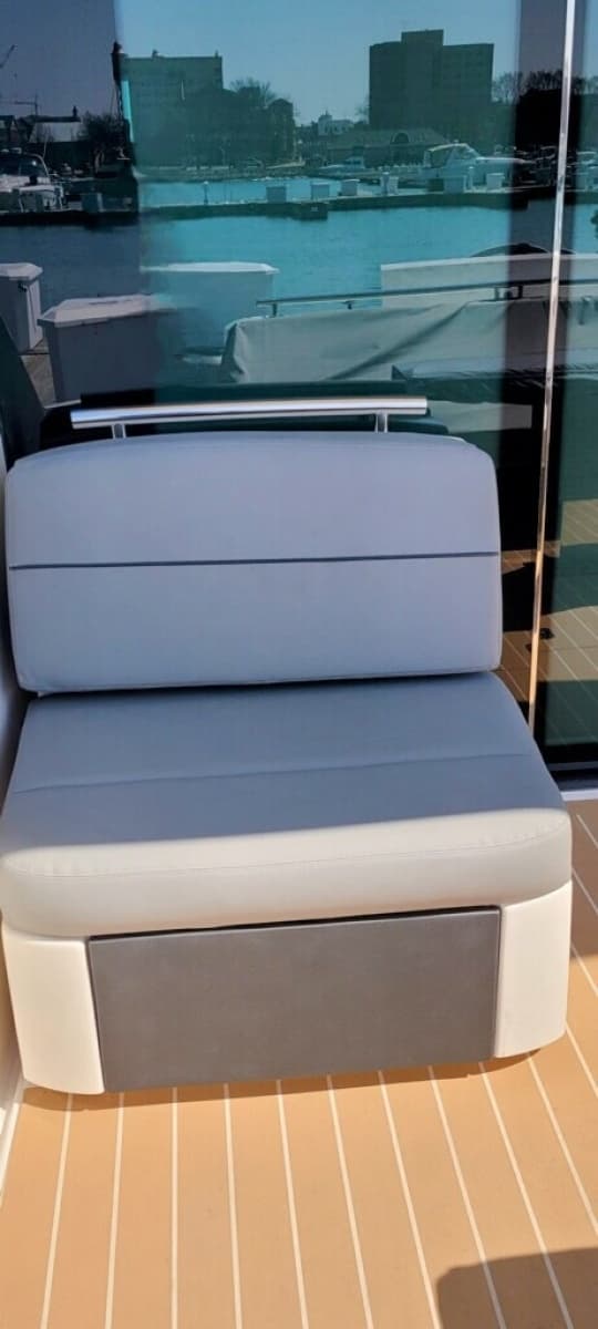 2014 Tiara Yachts 50 Coupe - Photo 16