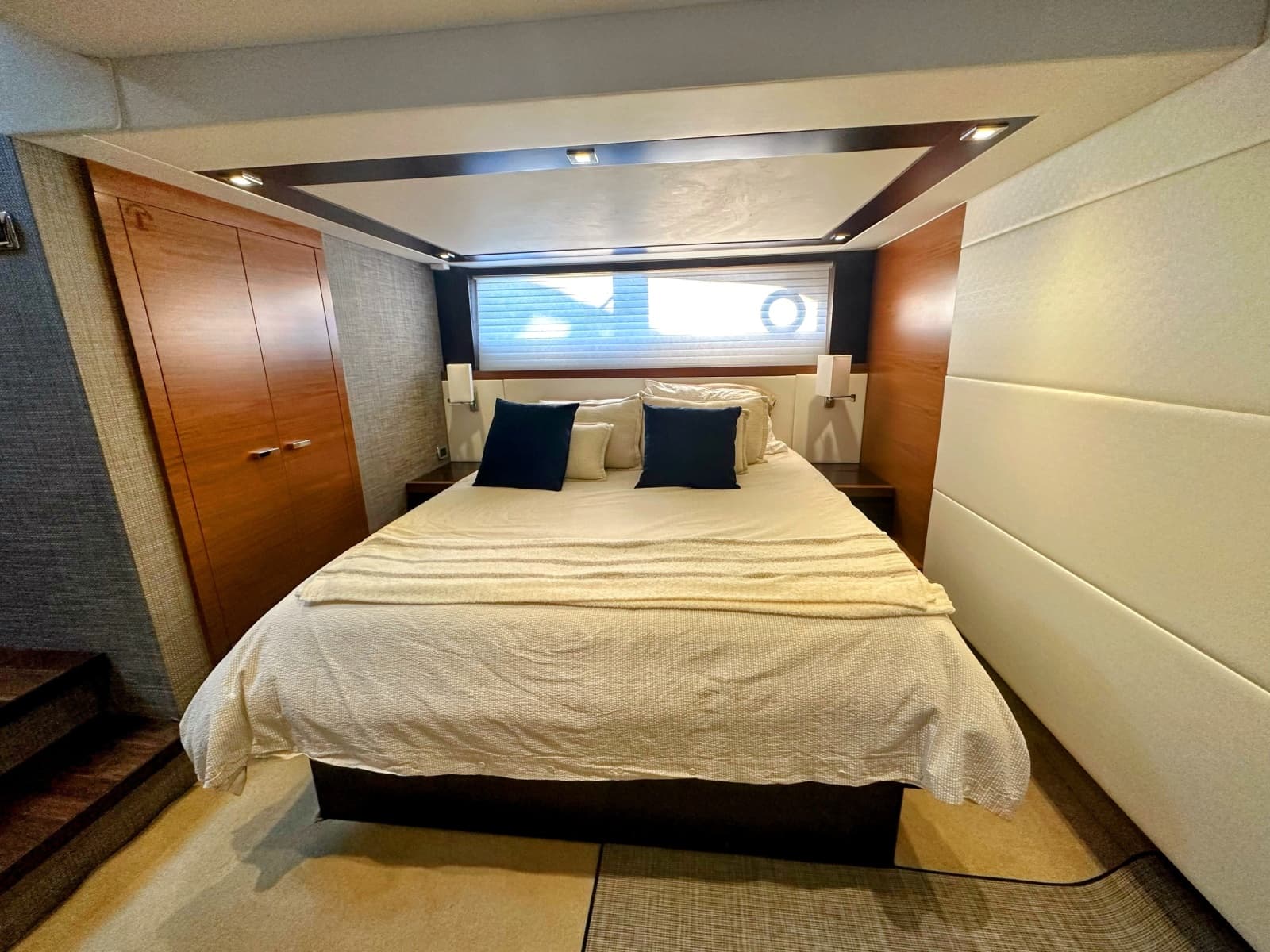 2014 Tiara Yachts 50 Coupe - Photo 26
