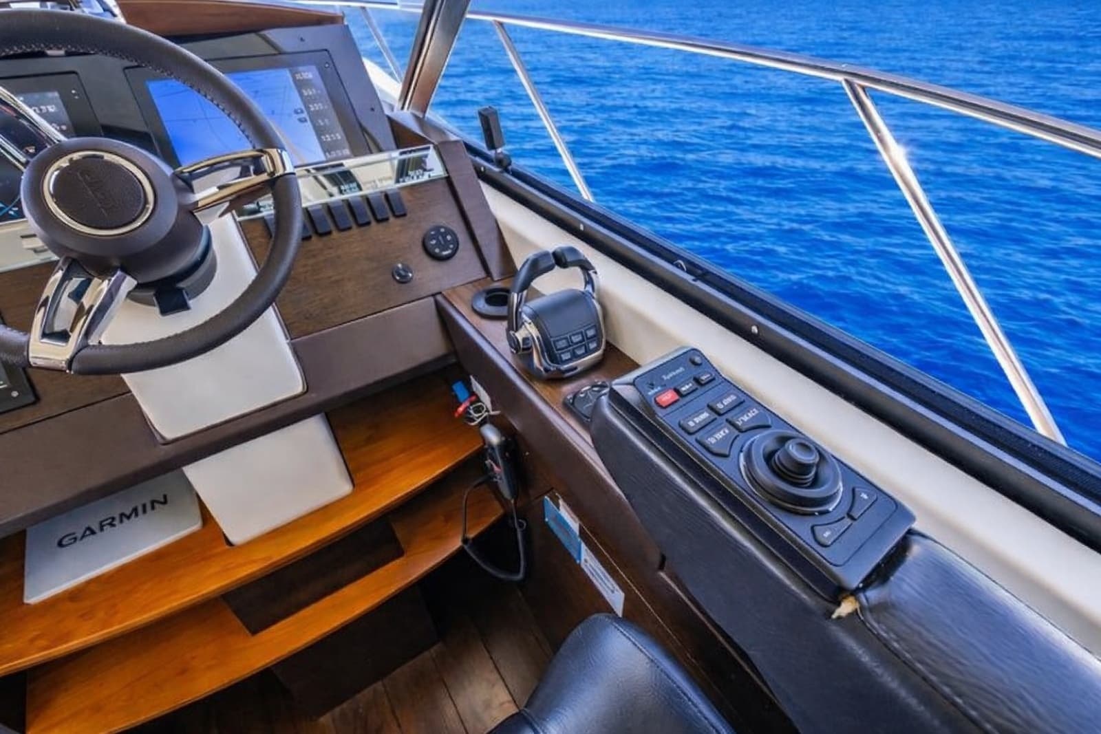 2014 Tiara Yachts 50 Coupe - Photo 21