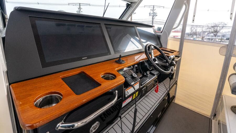 2023 Everglades 455 Center Console