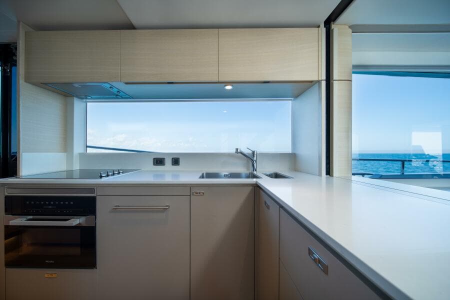 Princess 80 -Maravi  Galley