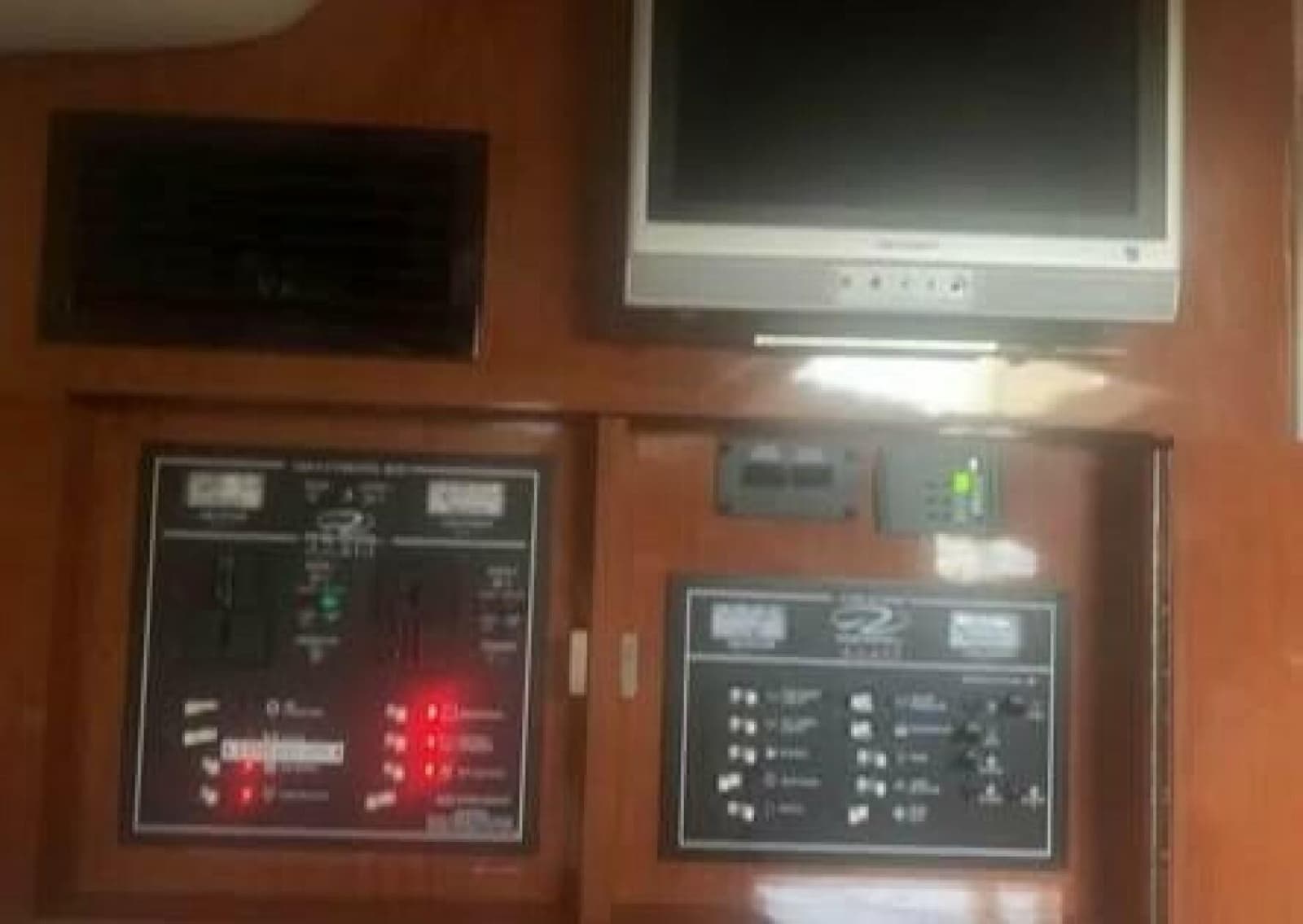2006 Regal 3060 Window Express - Photo 17