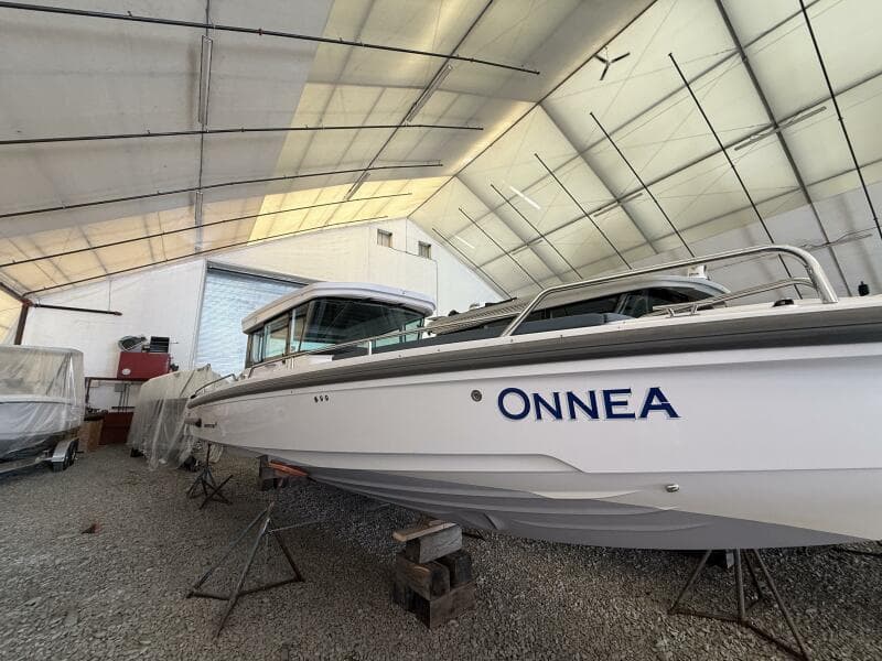 2022 Axopar 28 Cabin - Photo 2