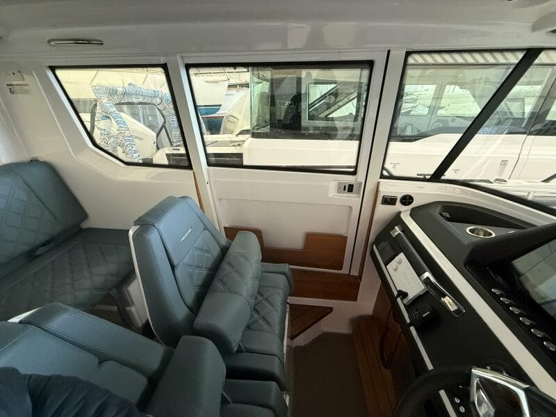 2022 Axopar 28 Cabin - Photo 25