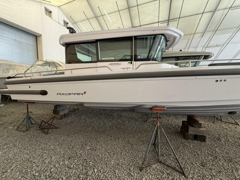 2022 Axopar 28 Cabin - Photo 3