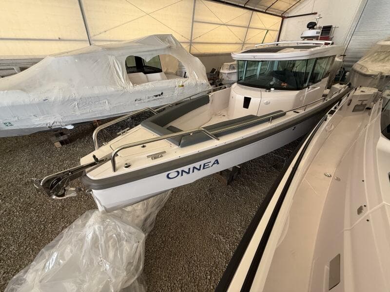 2022 Axopar 28 Cabin - Photo 8