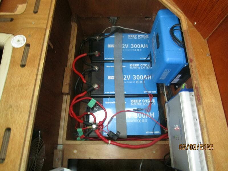 54' Jeanneau battery bank