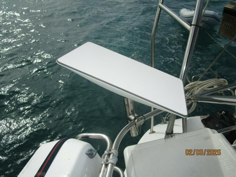 54' Jeanneau Starlink antenna