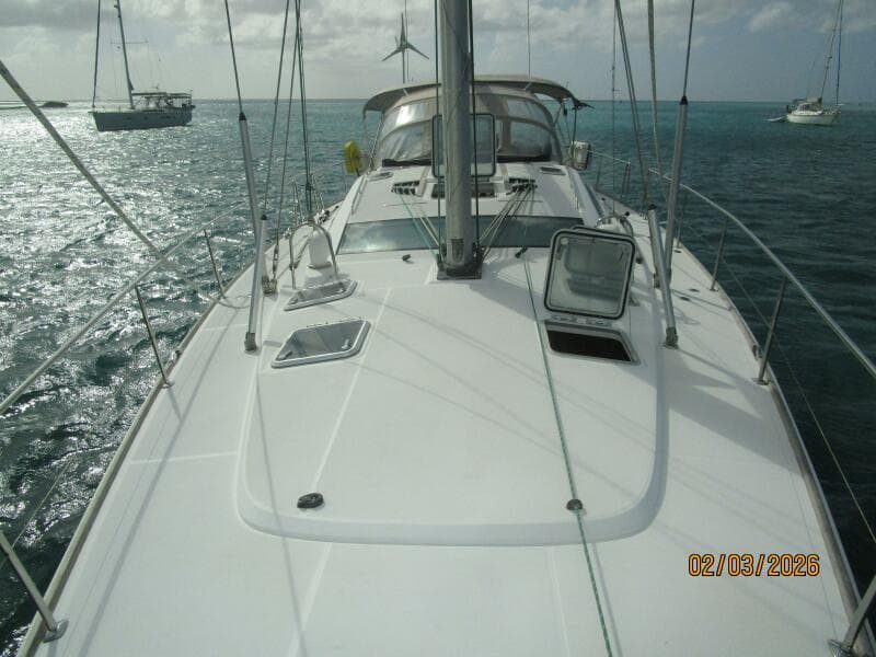 54' Jeanneau foredeck aft