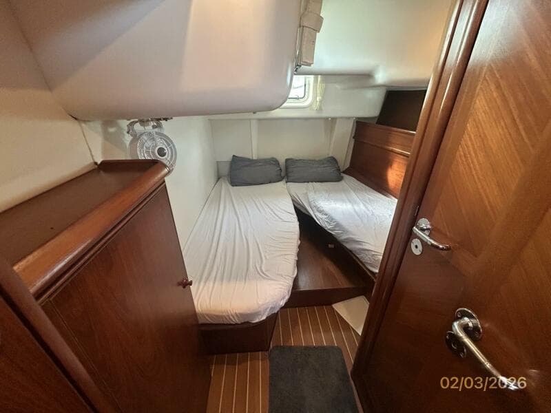 54' Jeanneau port aft stateroom