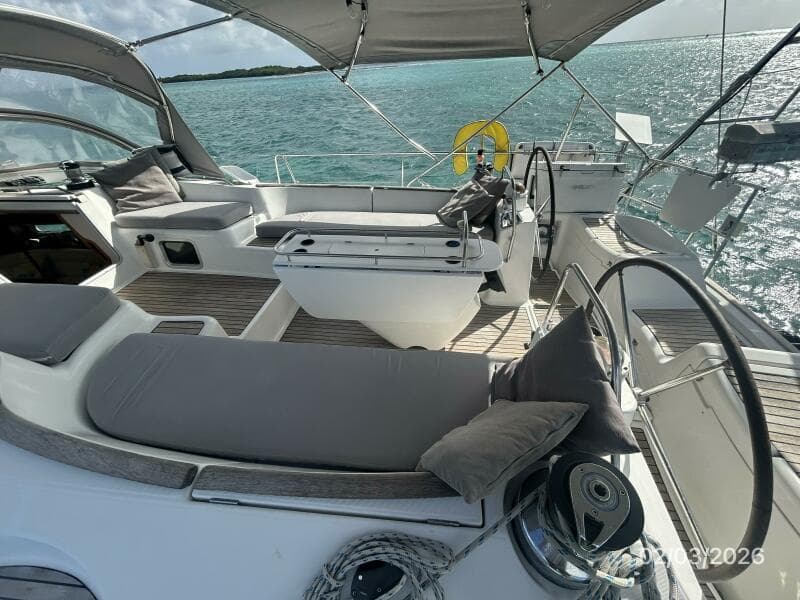 54' Jeanneau cockpit starboard