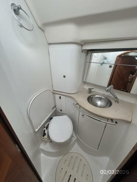 54' Jeanneau starboard aft stateroom head