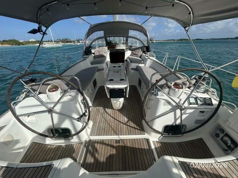 54' Jeanneau cockpit forward