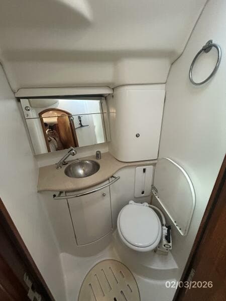 54' Jeanneau port aft stateroom head