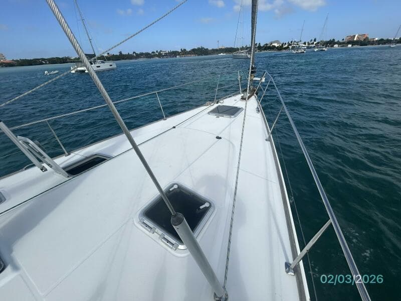 54' Jeanneau foredeck3