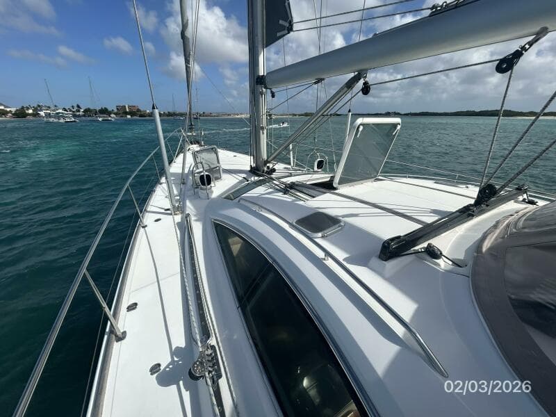 54' Jeanneau foredeck2