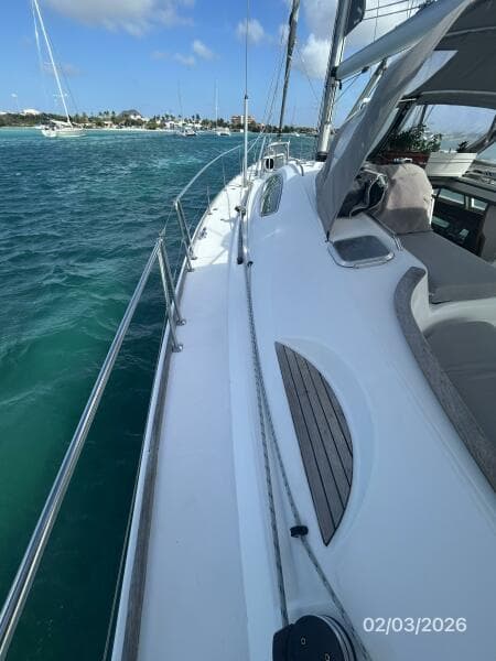 54' Jeanneau port side deck
