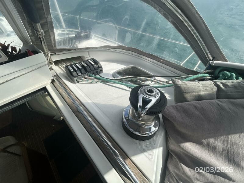 54' Jeanneau cockpit starboard forward