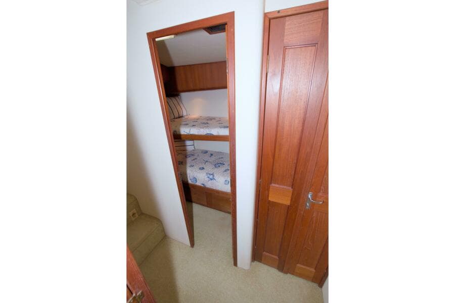 1990 Viking 53 Convertible