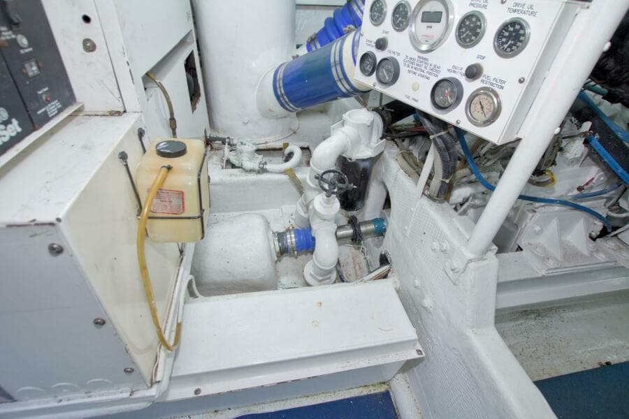 1990 Viking 53 Convertible