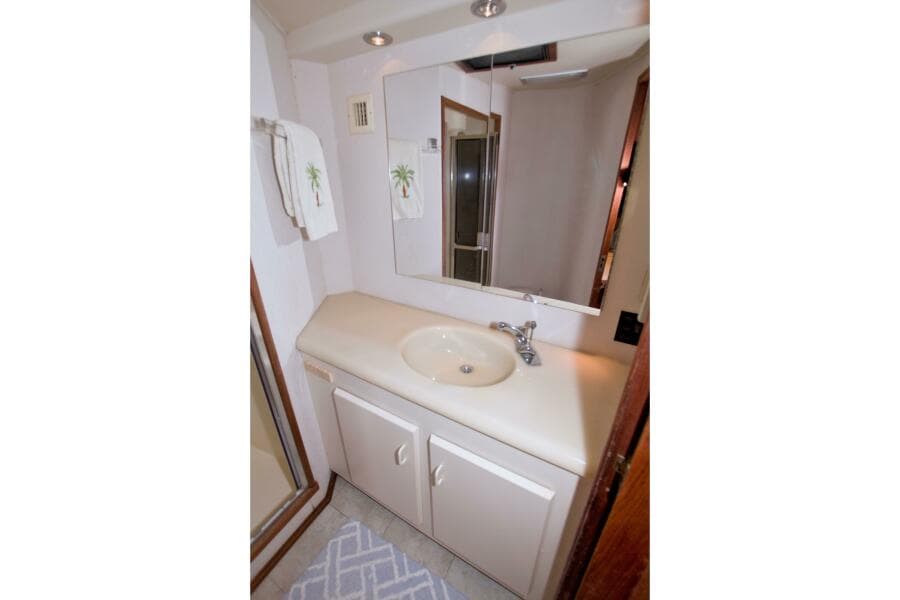 1990 Viking 53 Convertible