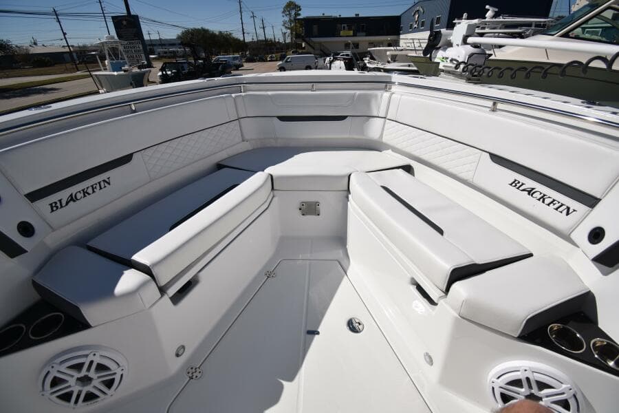 2021 Blackfin 332 