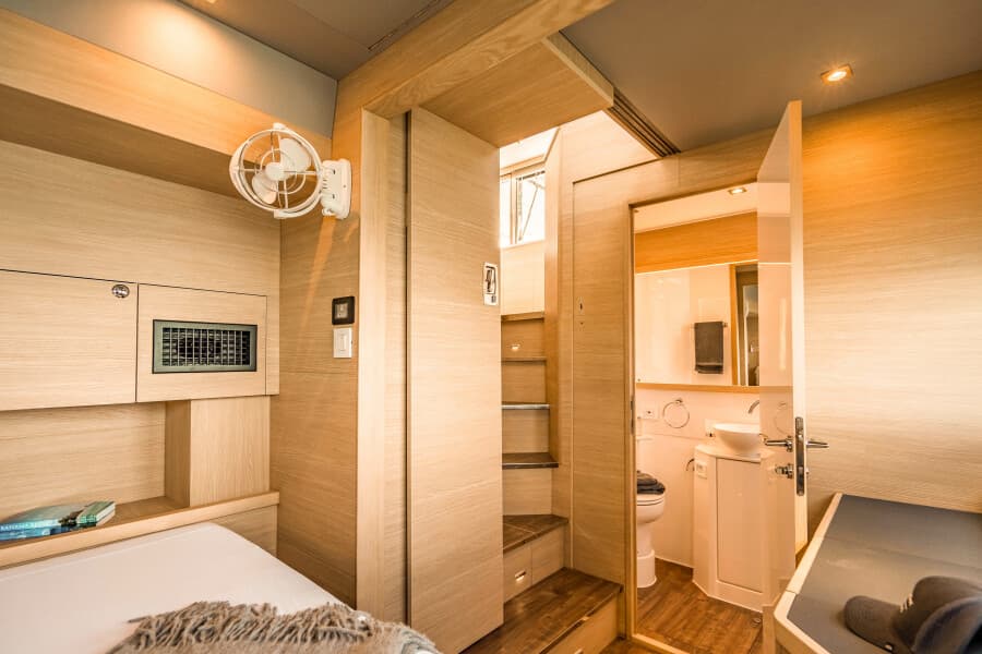 2024 Aquila 54 Yacht