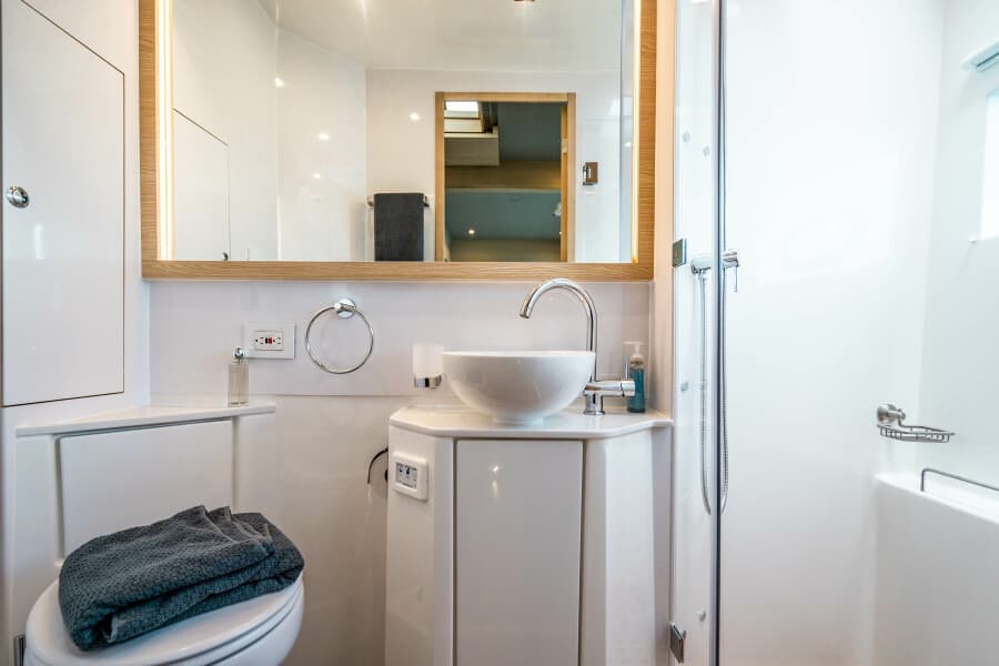 2024 Aquila 54 Yacht