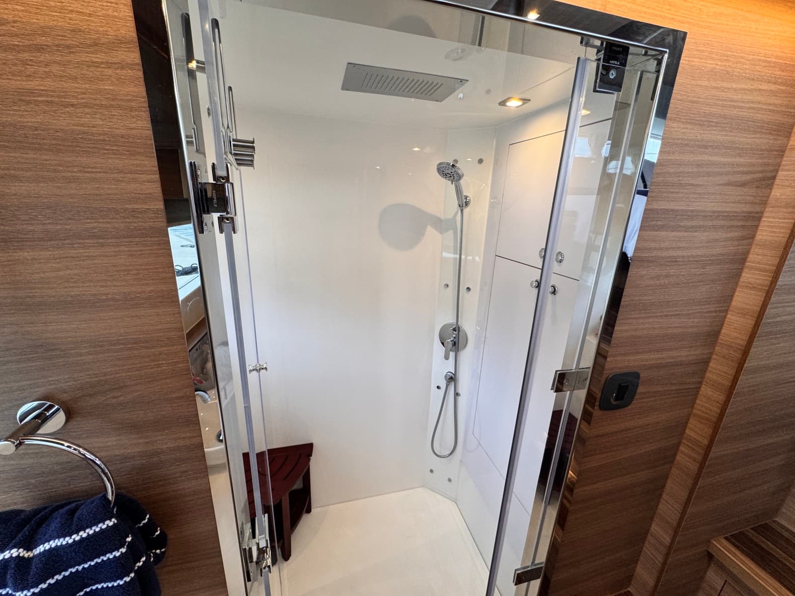 2024 Aquila 54 Yacht