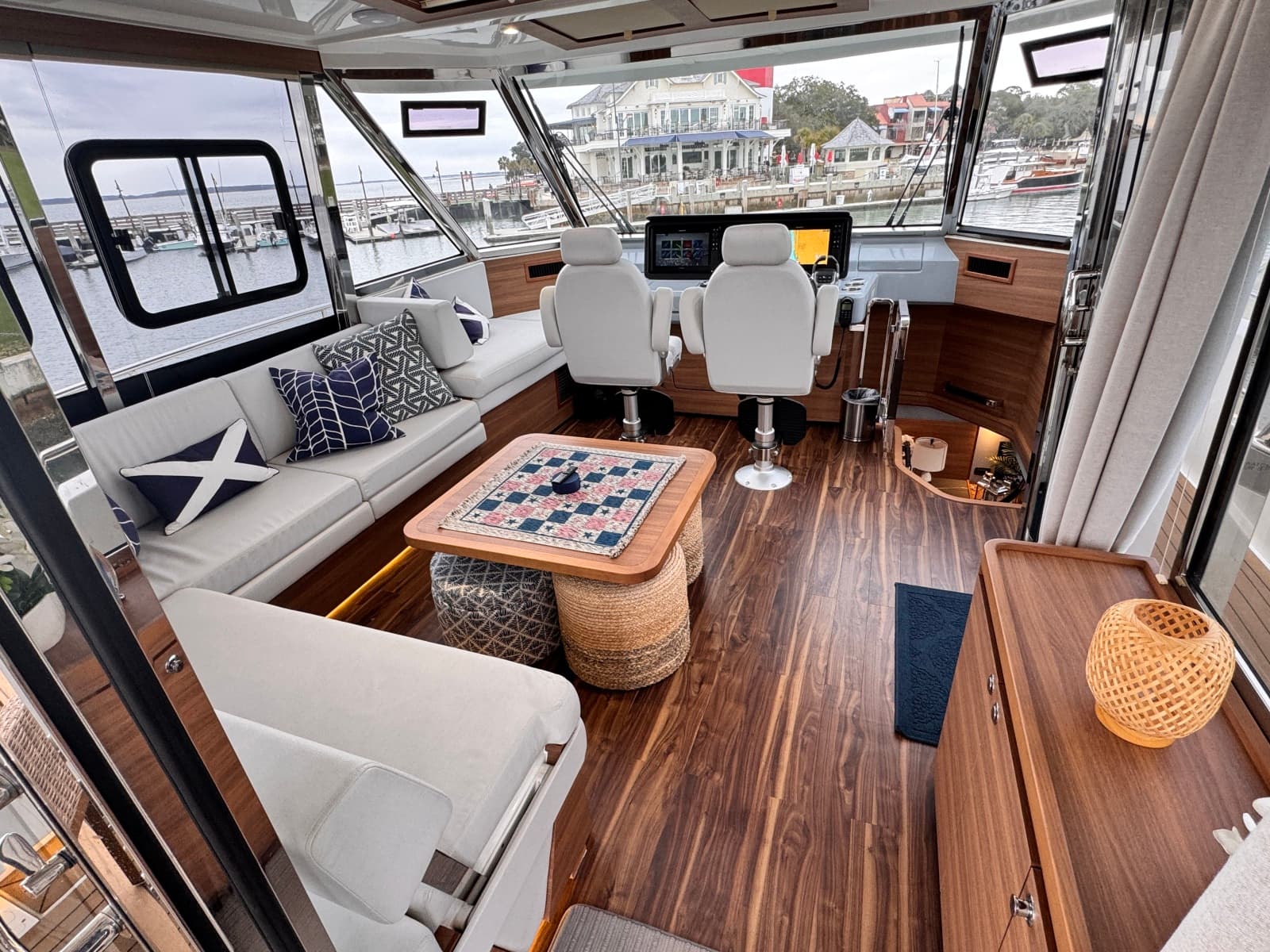 2024 Aquila 54 Yacht