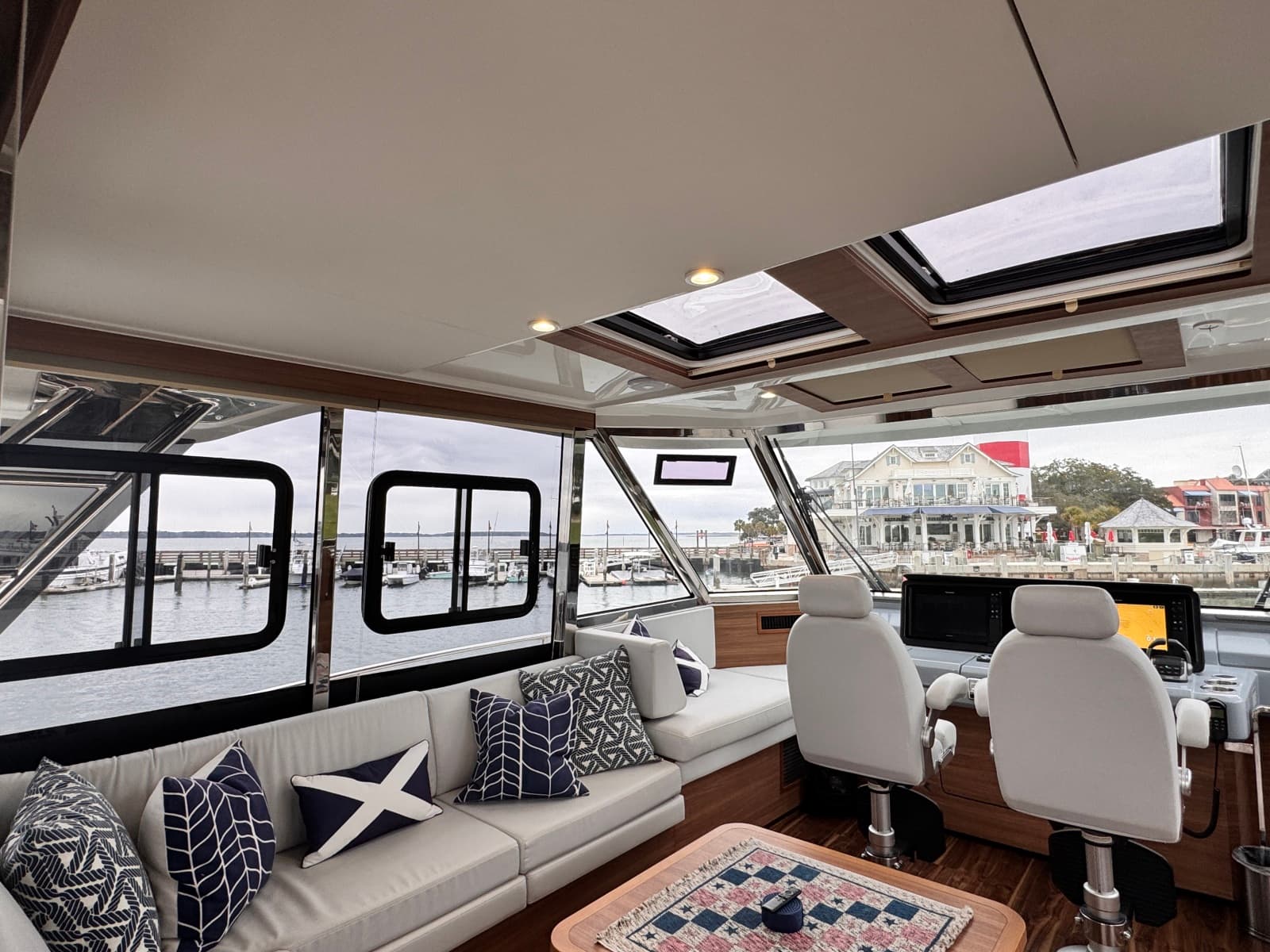 2024 Aquila 54 Yacht