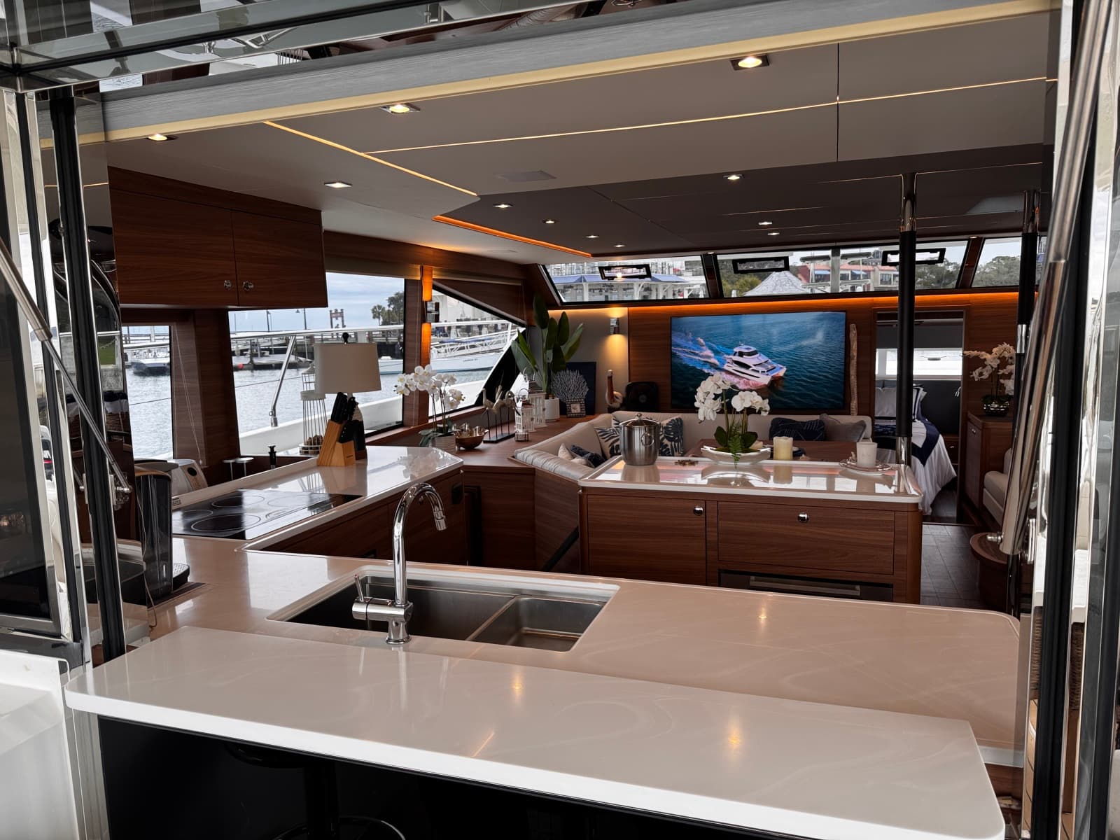 2024 Aquila 54 Yacht