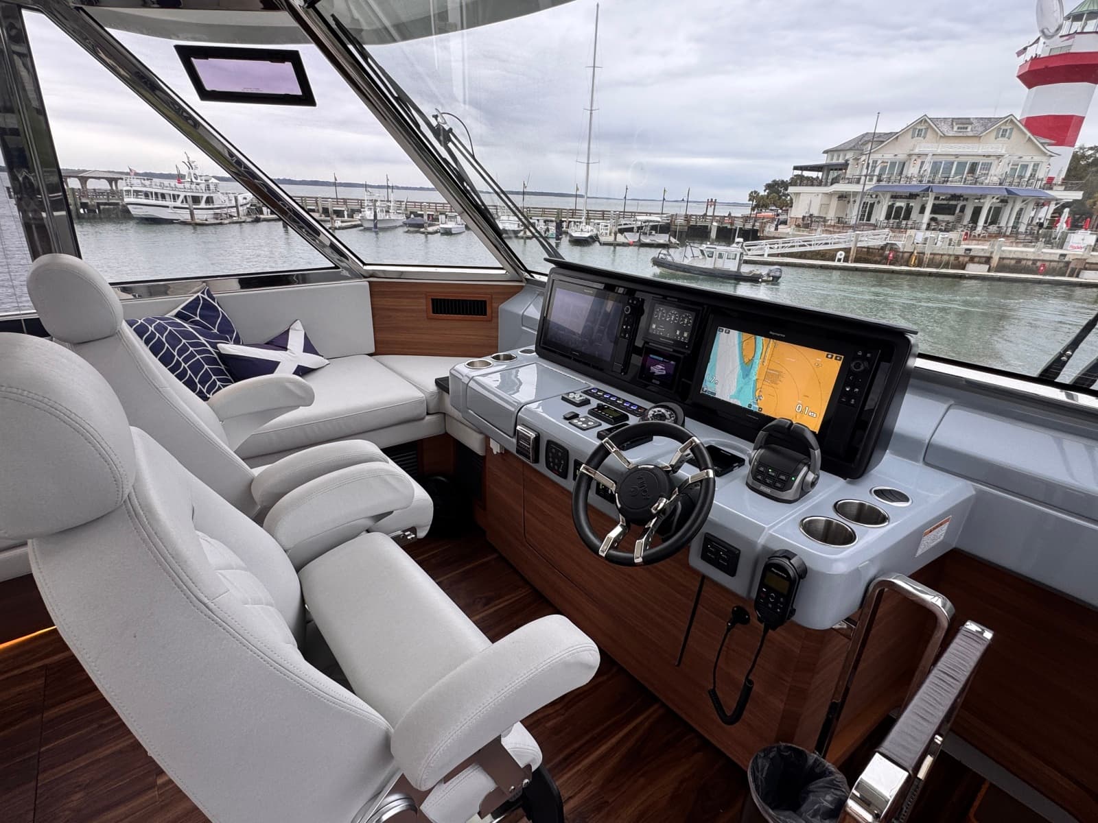 2024 Aquila 54 Yacht