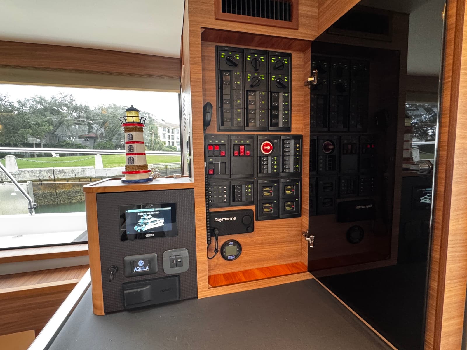 2024 Aquila 54 Yacht