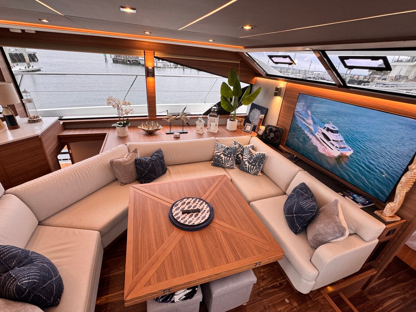 2024 Aquila 54 Yacht