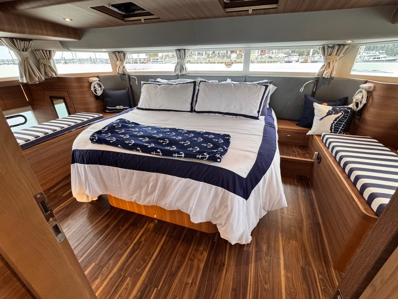 2024 Aquila 54 Yacht