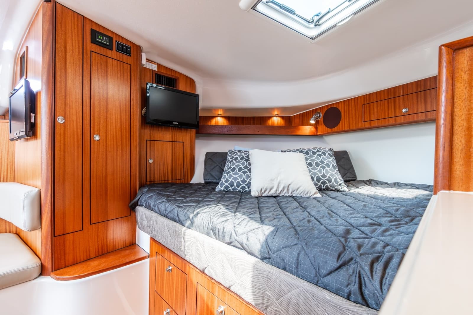 2016 Pursuit OS 385 Offshore - Photo 26